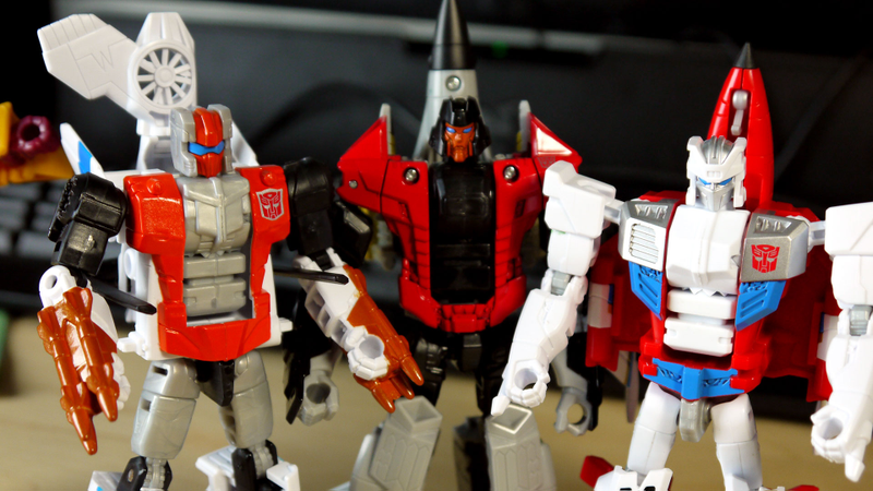 Illustration for article titled The Latest Transformers Line Combines Everything '80s Kids Loved